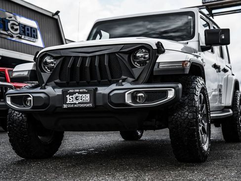 Used 2018 Jeep Wrangler Unlimited Sahara w/ Uconnect 4C Nav & Sound Group AWD/4WD image 5