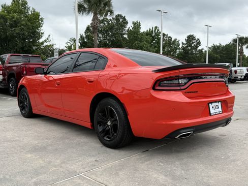 Used 2020 Dodge Charger SXT w/ Blacktop Package RWD image 7