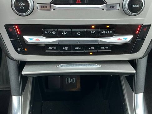 Used 2024 Ford Explorer XLT w/ Equipment Group 202A AWD/4WD image 28