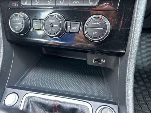 Used 2019 Volkswagen Jetta GLI FWD image 5