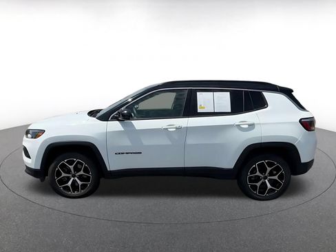 Used 2025 Jeep Compass Limited AWD/4WD image 8