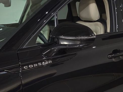 New 2025 Lincoln Corsair Reserve w/ Equipment Group 202A AWD/4WD image 11