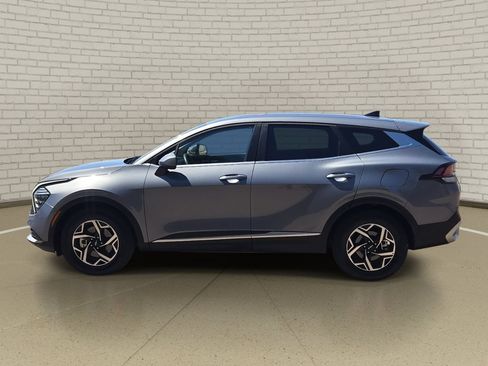 Used 2025 Kia Sportage LX FWD image 8