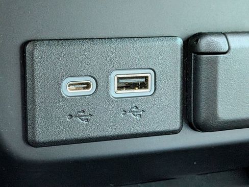 Used 2020 Chevrolet Silverado 1500 High Country w/ Technology Package image 23