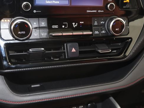 Used 2022 Toyota Highlander XSE image 34