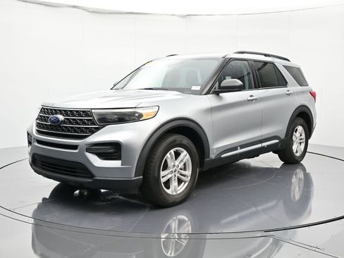 Certified 2022 Ford Explorer XLT image 1