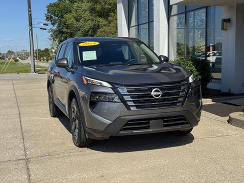 Used 2024 Nissan Rogue SV image 18