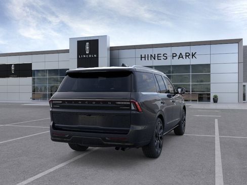 New 2026 Lincoln Navigator Reserve AWD/4WD image 8