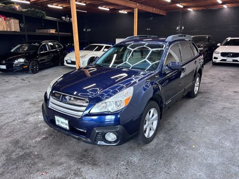 Used 2013 Subaru Outback 2.5i Premium AWD/4WD image 3