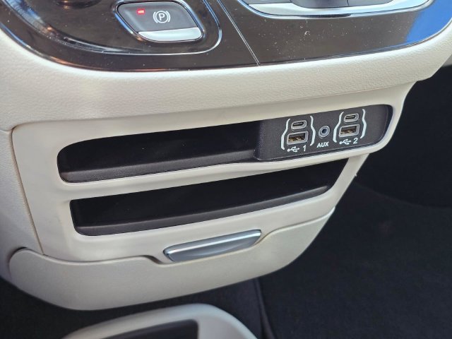 Used 2024 Chrysler Pacifica Touring-L FWD image 28