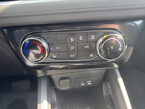 Used 2024 Chevrolet TrailBlazer LT w/ LT Cold Weather Package image 17