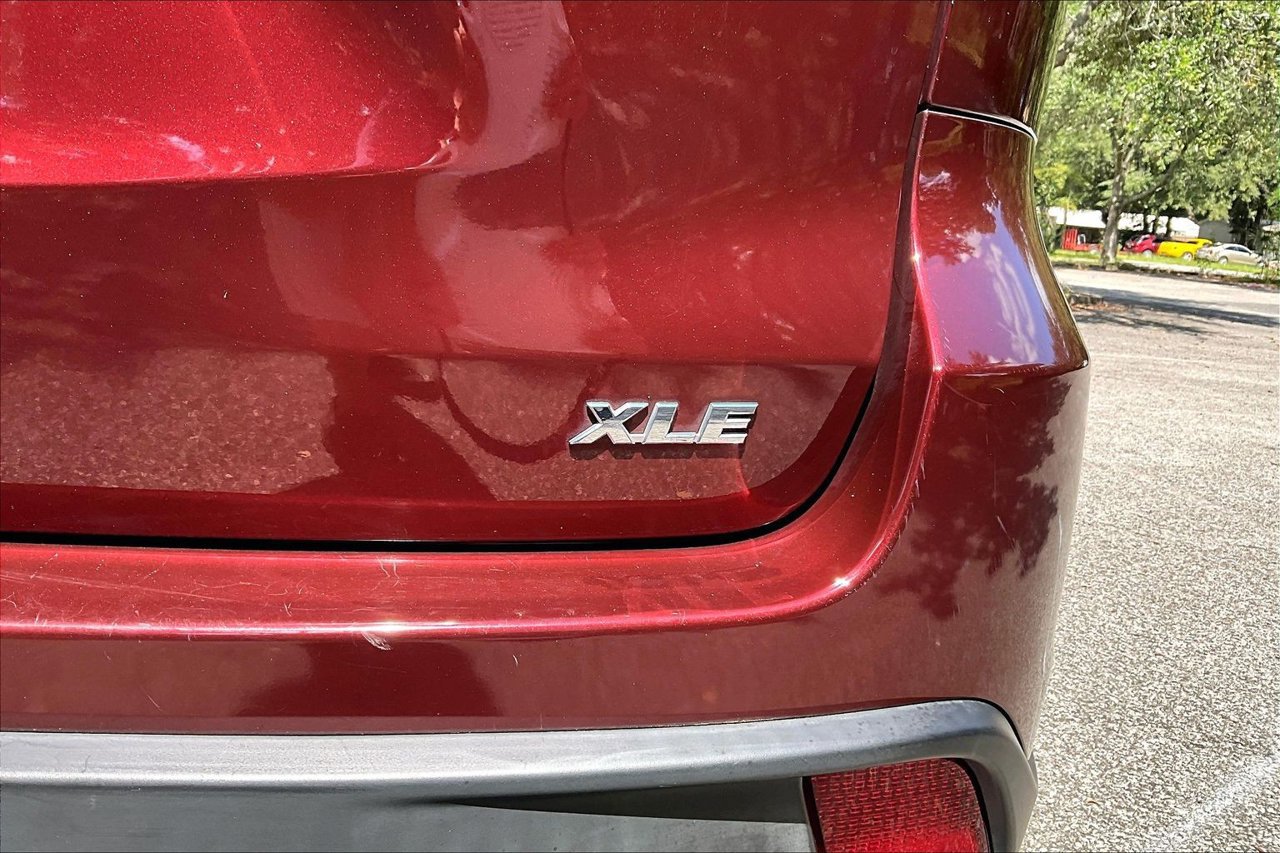 Used 2016 Toyota Highlander XLE FWD image 21