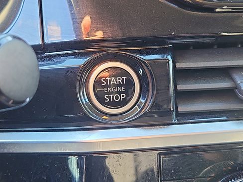 Certified 2022 Nissan Pathfinder SV image 13