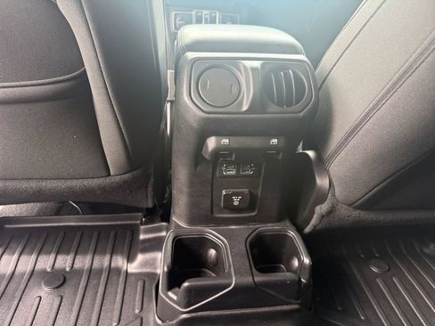 Used 2019 Jeep Wrangler Unlimited Sahara AWD/4WD image 28