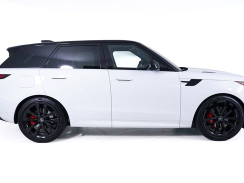 Used 2025 Land Rover Range Rover Sport Dynamic SE AWD/4WD image 8