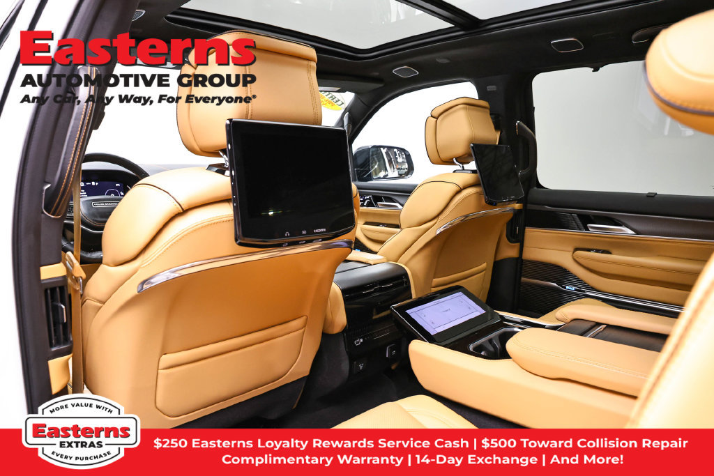 Used 2025 Jeep Grand Wagoneer Series III w/ Rear Seat Video Group 1 AWD/4WD image 24