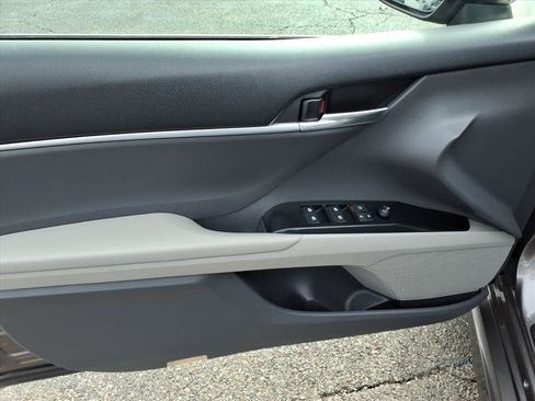 Used 2019 Toyota Camry SE image 22