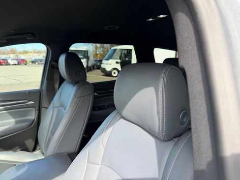 Certified 2023 Buick Enclave Essence AWD/4WD image 15