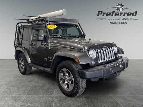 Used 2017 Jeep Wrangler Sahara w/ Connectivity Group AWD/4WD image 1