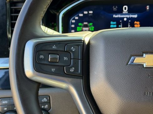 Used 2025 Chevrolet Silverado 3500 LTZ w/ LTZ Convenience Package image 7