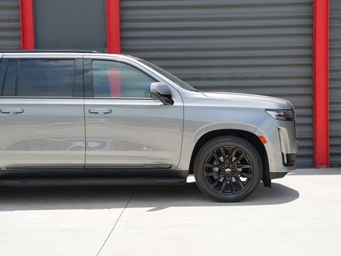 Used 2022 Cadillac Escalade ESV Sport Platinum w/ LPO, ONYX Package AWD/4WD image 11