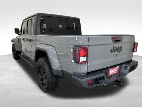 Used 2022 Jeep Gladiator Willys image 3
