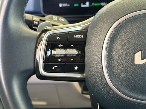 Certified 2025 Kia Carnival SX FWD image 27