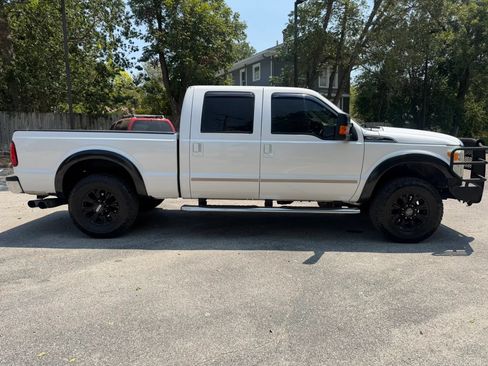 Used 2011 Ford F250 Lariat w/ Lariat Interior Pkg AWD/4WD image 4