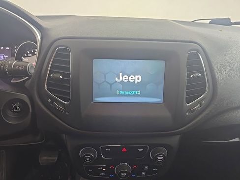 Used 2019 Jeep Compass Latitude image 9