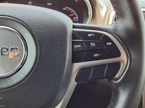 Used 2019 Jeep Grand Cherokee Laredo RWD image 19