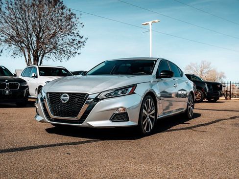 Used 2019 Nissan Altima 2.5 SR w/ SR Premium Package image 3