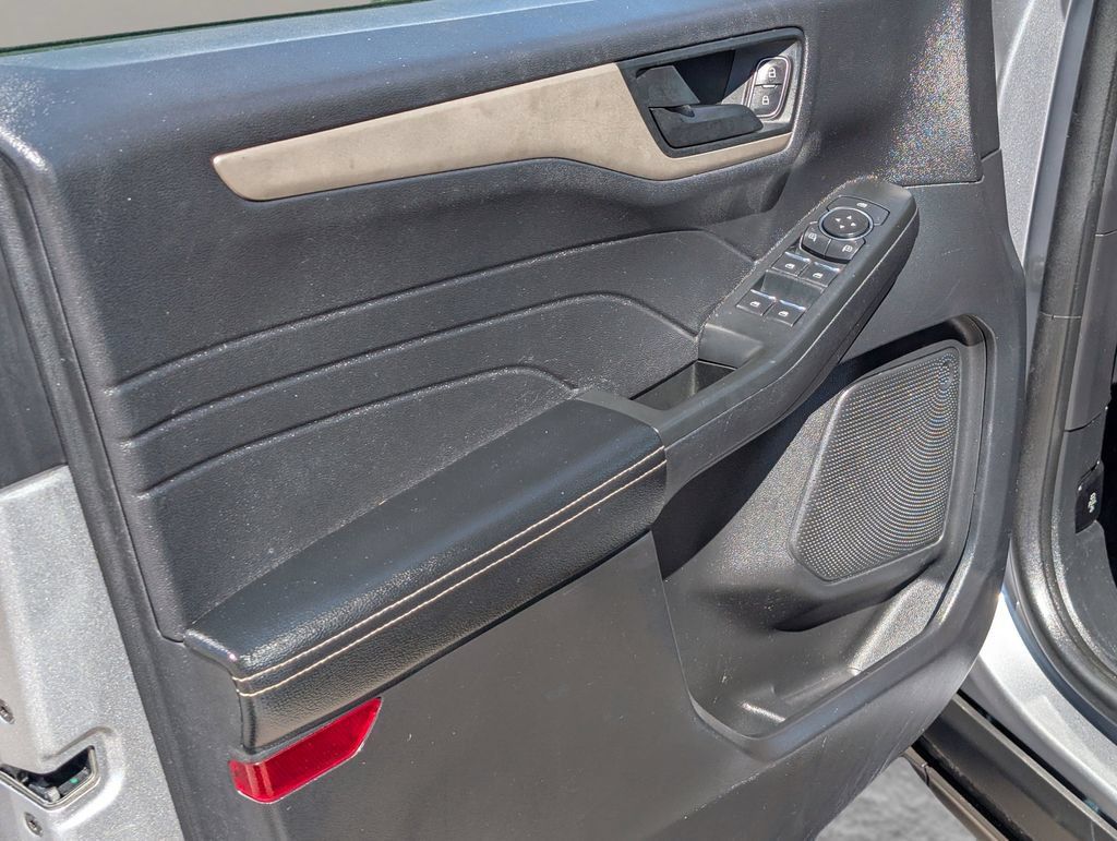 Used 2022 Ford Escape SE FWD image 15