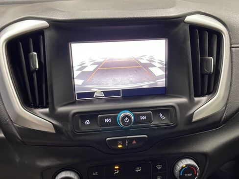 Used 2024 GMC Terrain SLE FWD image 9