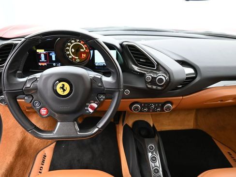 Used 2018 Ferrari 488 GTB RWD image 6