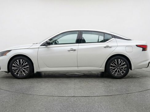 Used 2025 Nissan Altima 2.5 SV FWD image 5