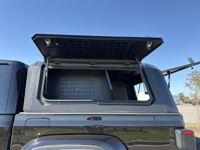 Used 2025 Jeep Gladiator Rubicon AWD/4WD image 22