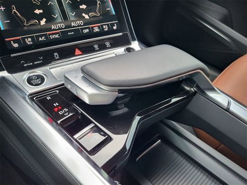 Used 2024 Audi Q8 e-tron Premium Plus image 23