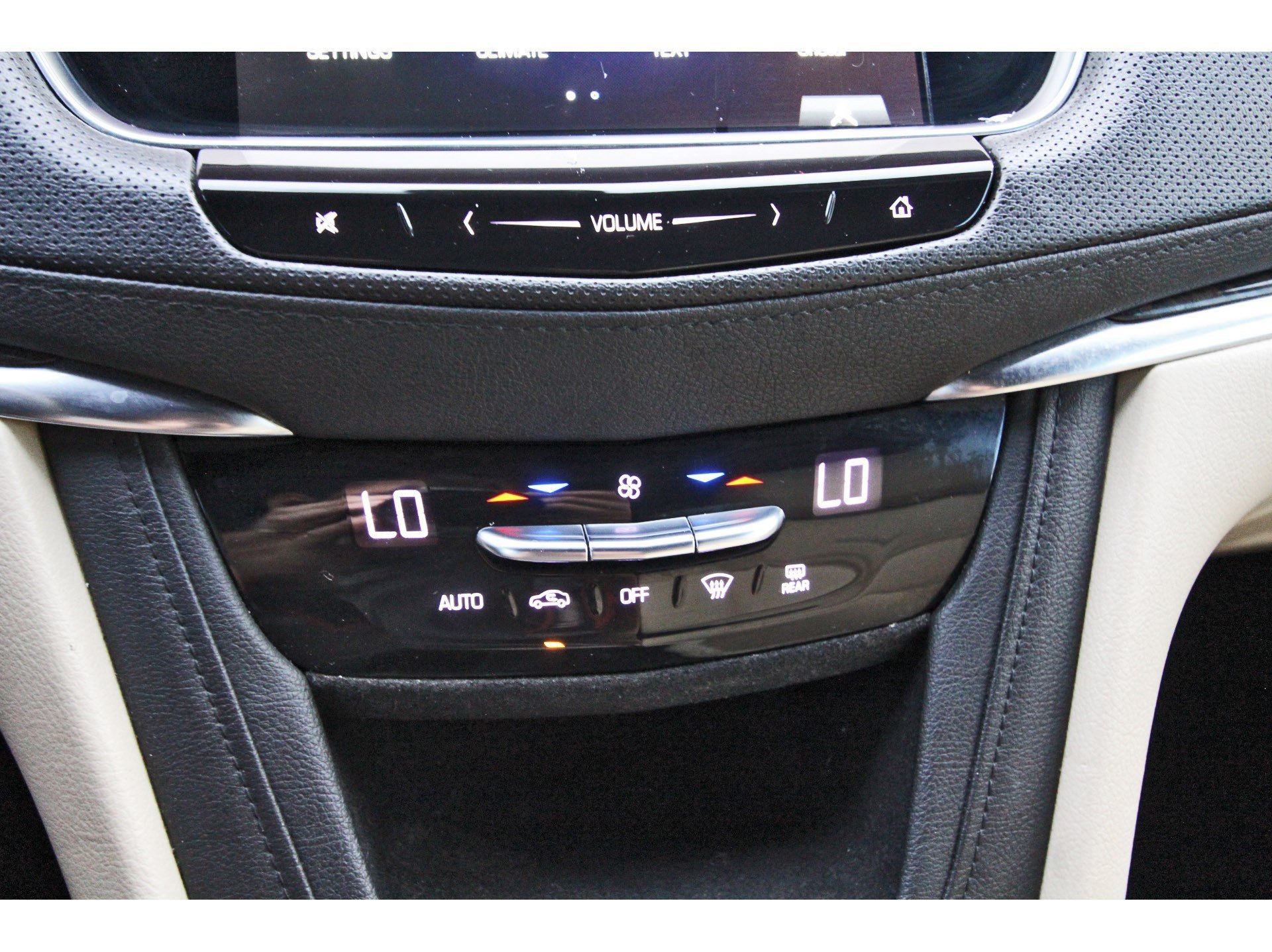 Used 2018 Cadillac XT5 FWD image 29