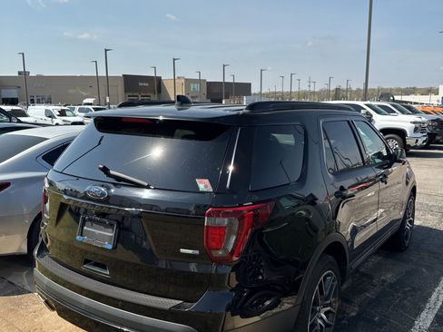 Used 2017 Ford Explorer Sport w/ Equipment Group 401A image 3