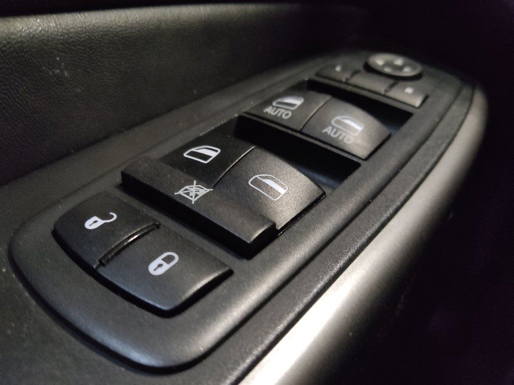 Used 2020 Jeep Cherokee Latitude Plus w/ Cold Weather Group AWD/4WD image 27