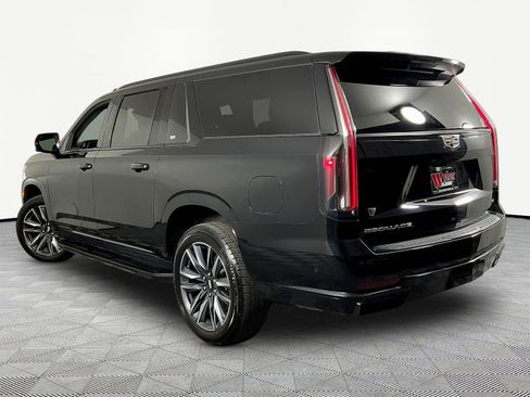Used 2024 Cadillac Escalade ESV Sport AWD/4WD image 4