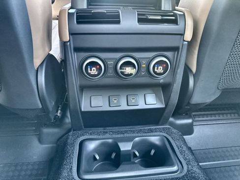 Used 2025 Land Rover Defender 130 X-Dynamic SE image 16