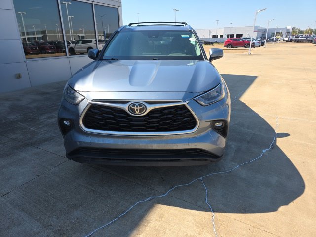 Used 2020 Toyota Highlander XLE FWD image 4