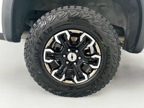 Used 2023 Chevrolet Silverado 1500 ZR2 w/ Technology Package AWD/4WD image 31