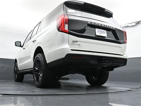 New 2025 Ford Expedition Active image 28