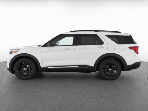 Used 2023 Ford Explorer XLT w/ Equipment Group 202A RWD image 8