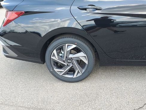 New 2026 Hyundai Elantra Limited FWD image 5