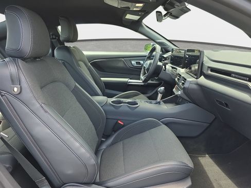 Used 2025 Ford Mustang Coupe RWD image 9