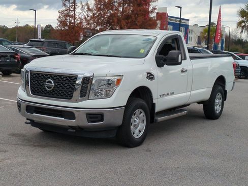 Used 2017 Nissan Titan SV image 8