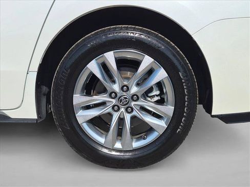 Used 2021 Toyota Sienna Limited FWD image 25
